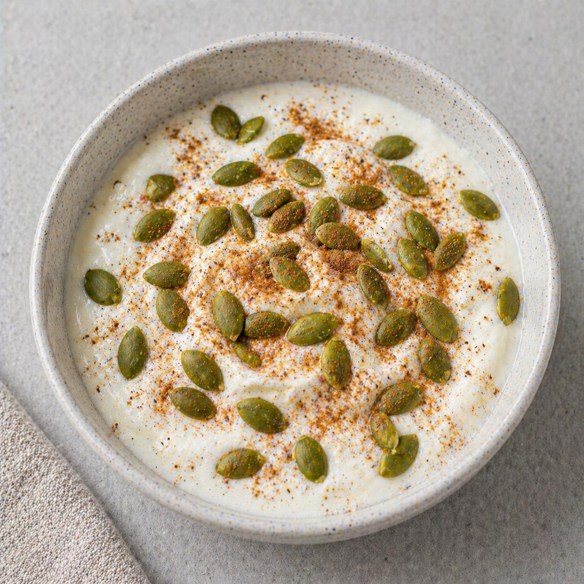 Yogurt Natural con Semillas de Calabaza y Canela